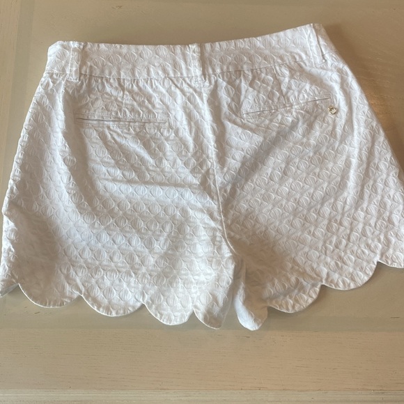 Crown & ivy Shelby scalloped shorts - Picture 3 of 3